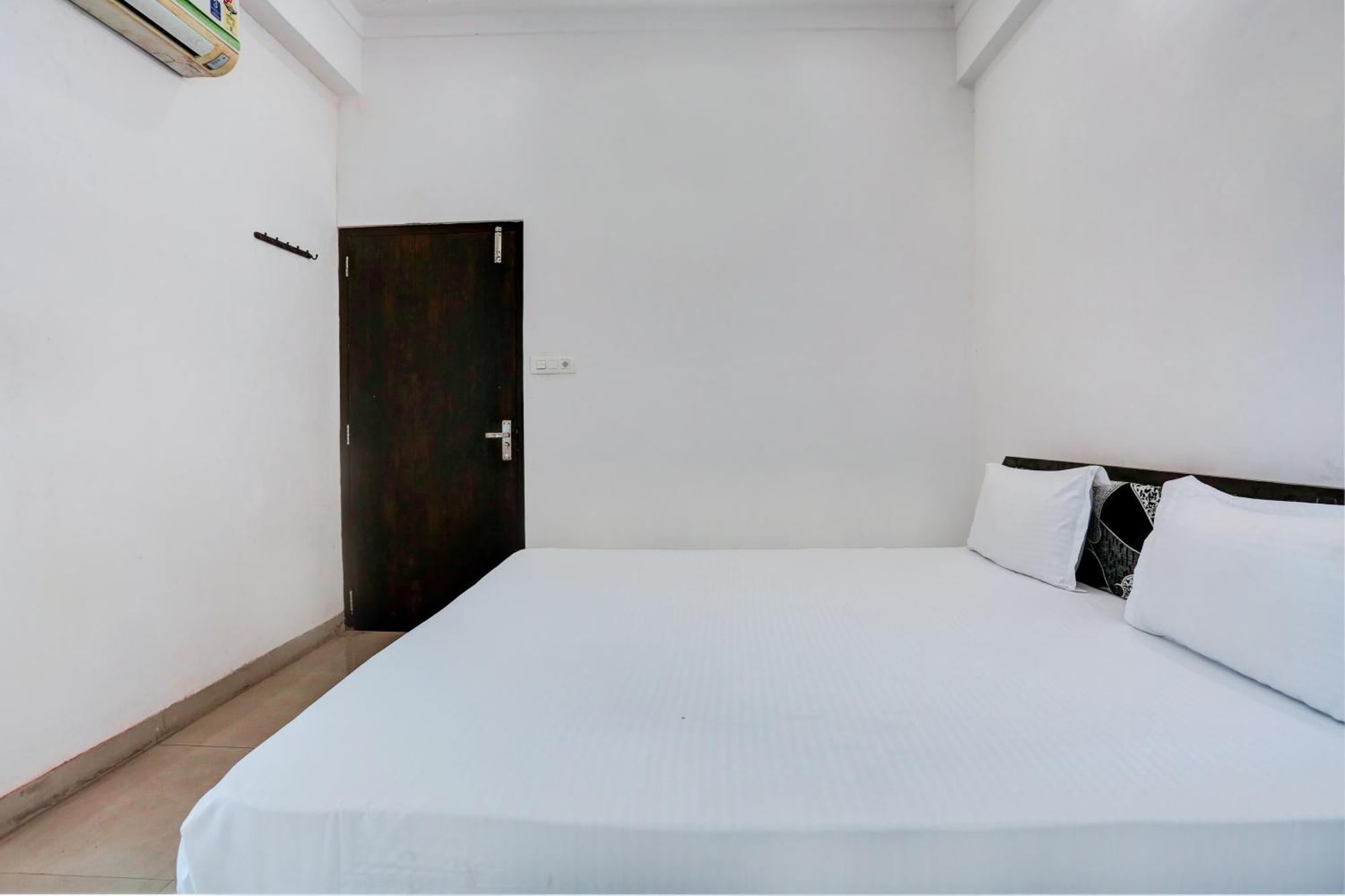 Super Hotel O Goverdhan Villa Udaipur Exteriör bild